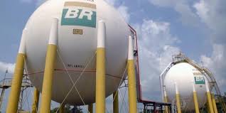 Petrobras critica plano do Brasil para biocombustíveis após vender usinas de etanol